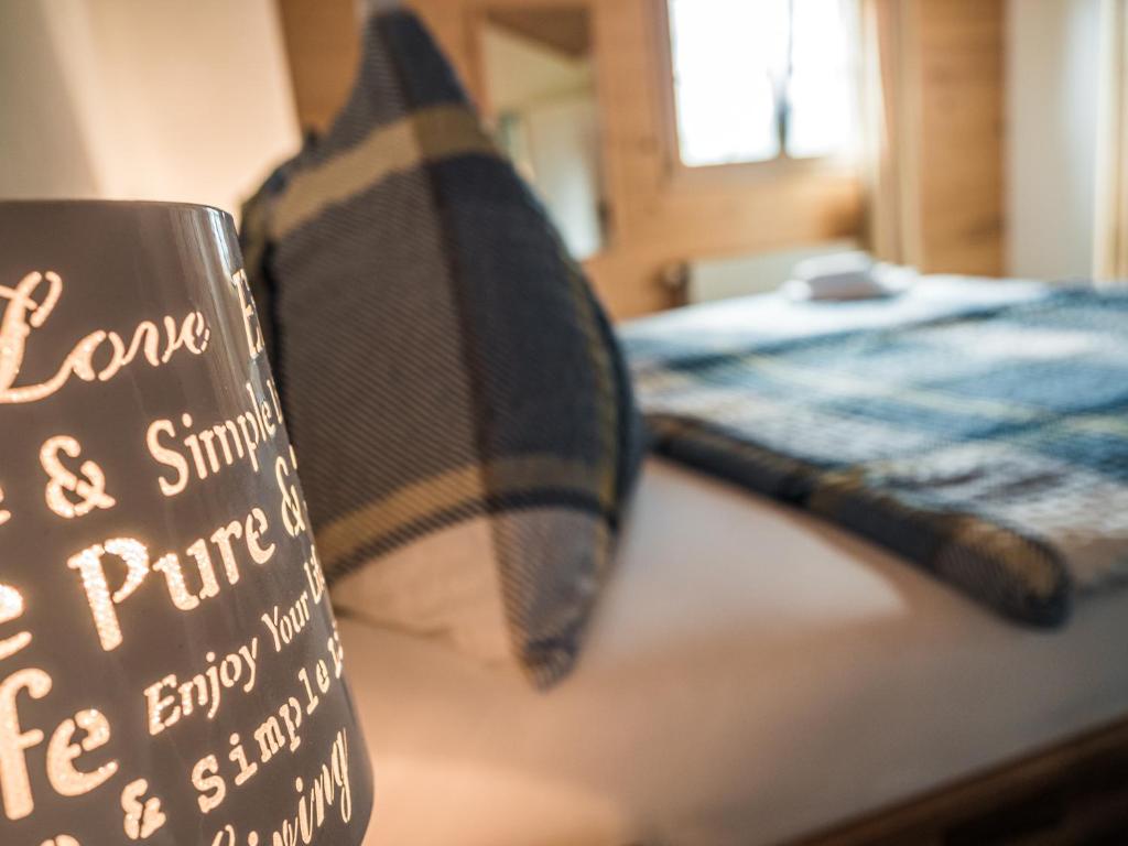 Postel nebo postele na pokoji v ubytování Hotel Gletscherblick Grindelwald