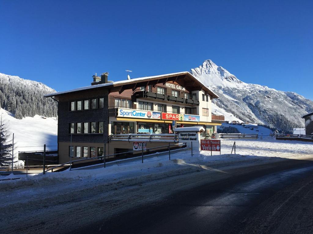 Nespecifikovaný výhled na hory nebo výhled na hory při pohledu z hotelu