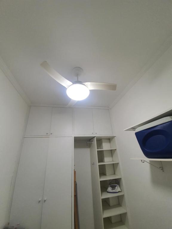  Guarujá apartamento quadra praia amplo