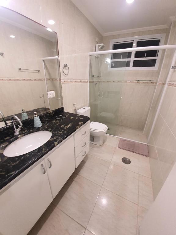  Guarujá apartamento quadra praia amplo