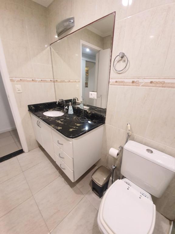  Guarujá apartamento quadra praia amplo