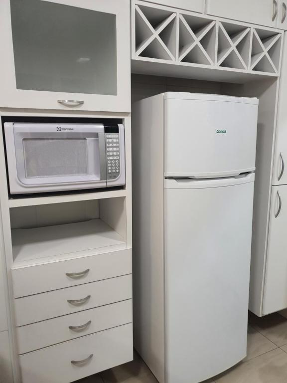  Guarujá apartamento quadra praia amplo