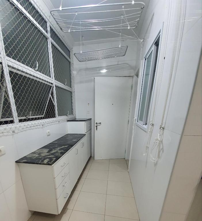  Guarujá apartamento quadra praia amplo