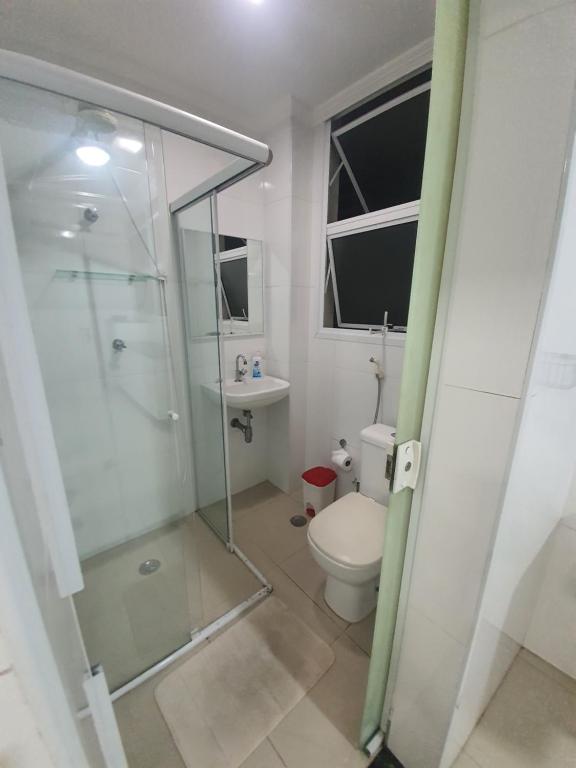  Guarujá apartamento quadra praia amplo