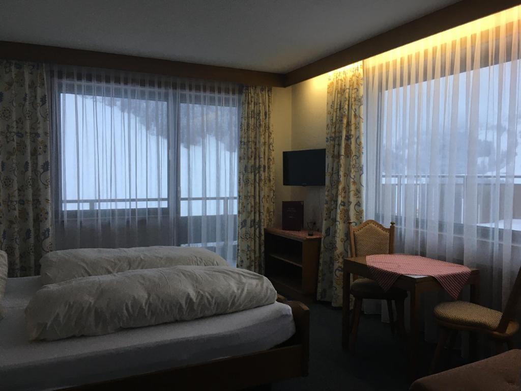 Postel nebo postele na pokoji v ubytování Hotel Garni