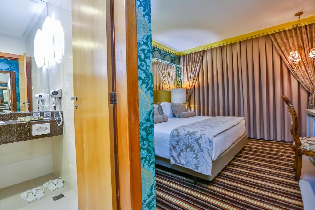  Golden Lis Hotel Boutique