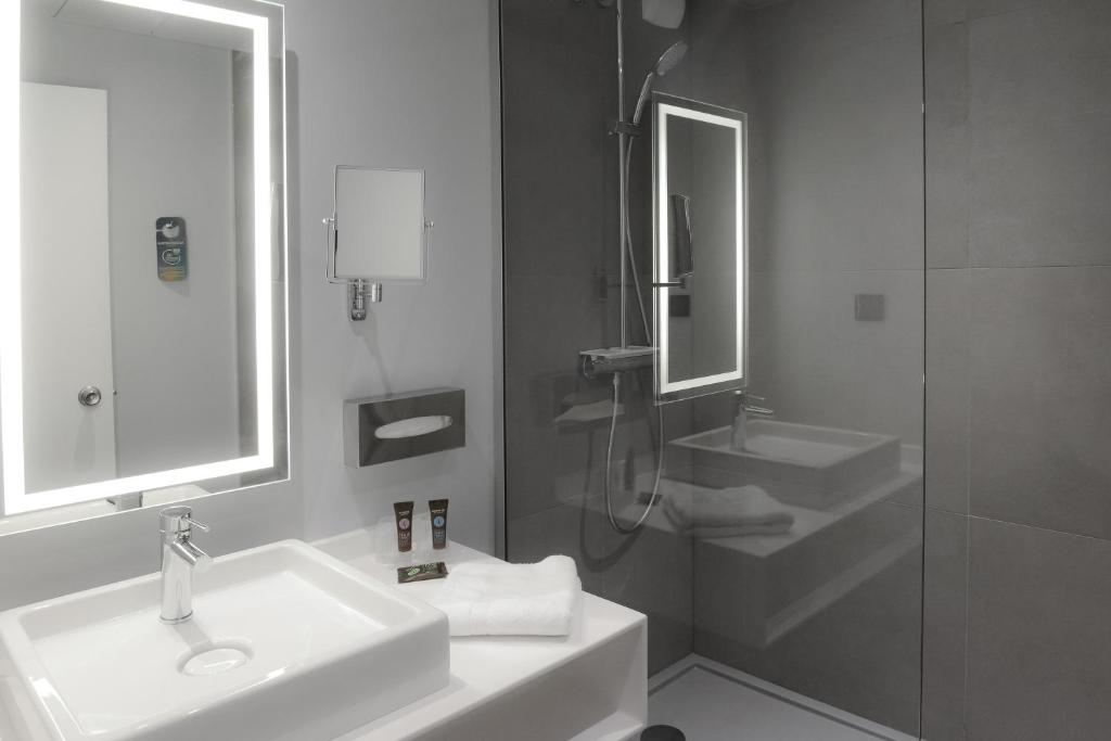 Koupelna v ubytování Novotel Caen Côte de Nacre