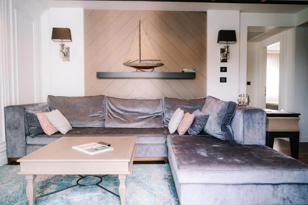 Deluxe Two Bedroom Apartment with Balcony and Sea View