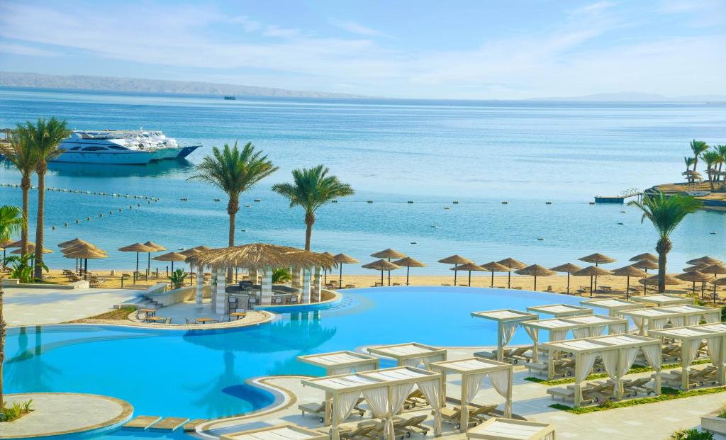 Bazén v ubytování JAZ Elite Casa Del Mar Beach nebo v jeho okolí
