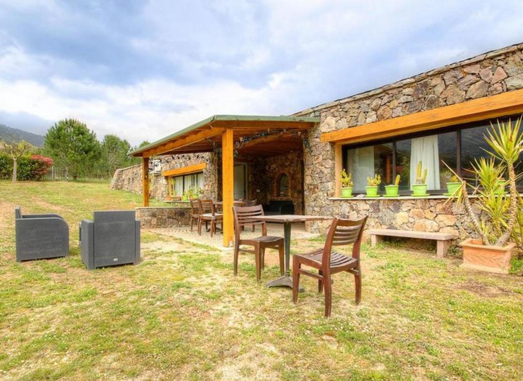 Zahrada ubytování Studio accueillant à Moltifao 30 m² avec terrasse et jardin