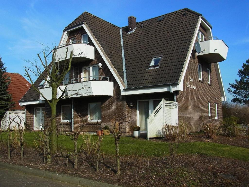 a house with a balcony on the side of it at Laguna-Beach-Büsum in Büsum