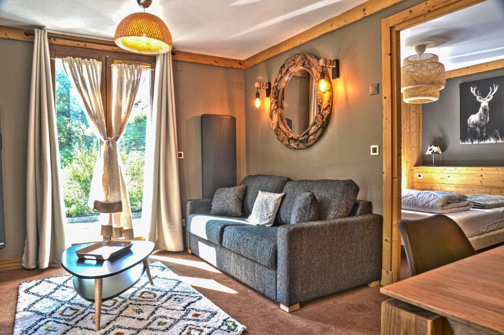 a living room with a couch and a bed at Appartement de 2 chambres a Les Deux Alpes a 50 m des pistes avec terrasse amenagee et wifi in Mont-de-Lans