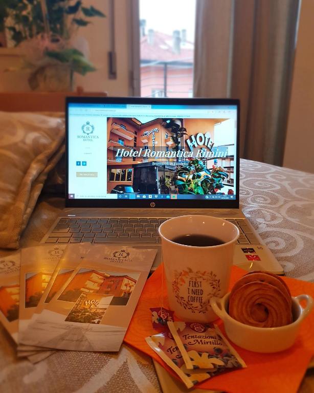 TV a/nebo společenská místnost v ubytování HOTEL ROMANTICA