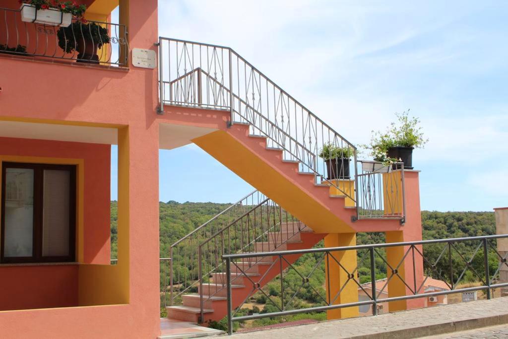 Balkon lub taras w obiekcie Charming apartment in Nughedu Santa Vittoria - 90 m² with fireplace