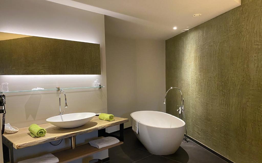 Koupelna v ubytování Hôtel WELLNESS EAU DE ROCHE Durbuy