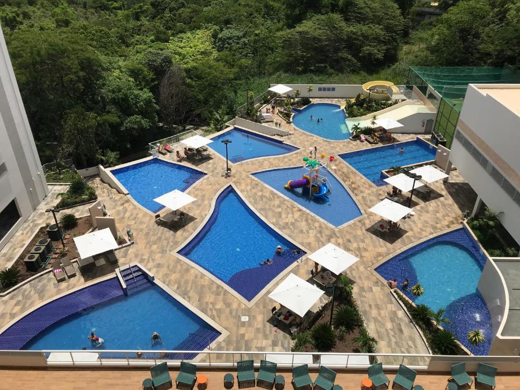 an overhead view of a bunch of swimming pools at Flat Park Veredas com Vista Serra com geladeira e fogão in Rio Quente