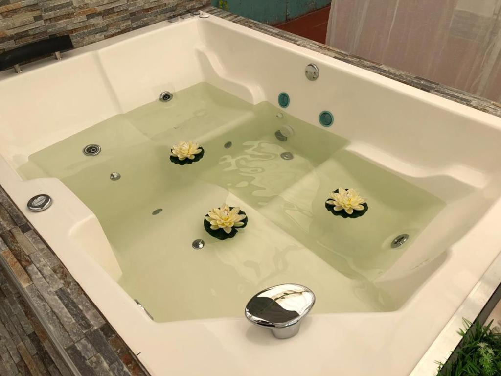 a white bath tub with three balls in it at TARAHARA salud y bienestar in Santandercito