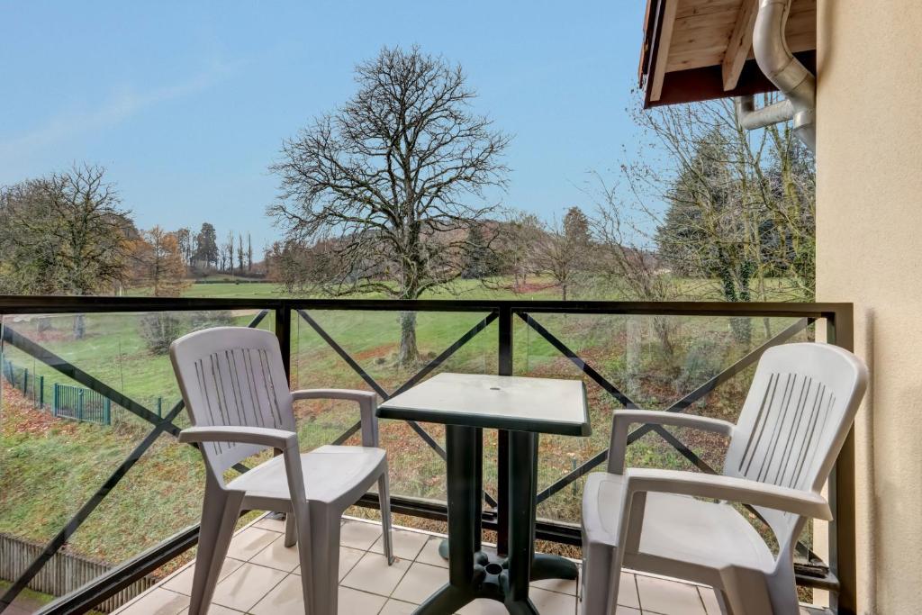 Balkón nebo terasa v ubytování Comfort Aparthotel Divonne L'Orée du Parc