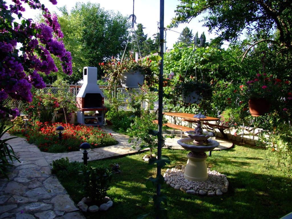 Ogród w obiekcie Apartments Biskup