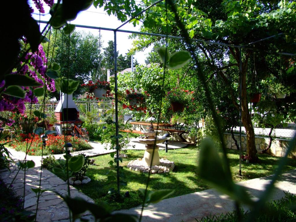 Ogród w obiekcie Apartments Biskup