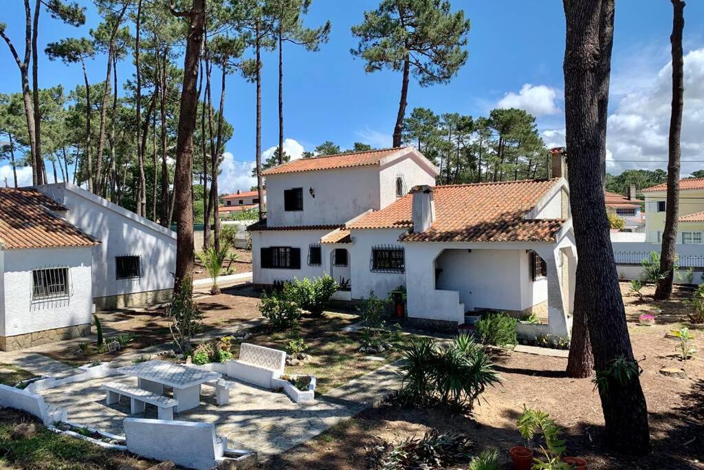 a white house with trees in front of it at Oak Valley Flats Casa do Pinhal Colares in Colares