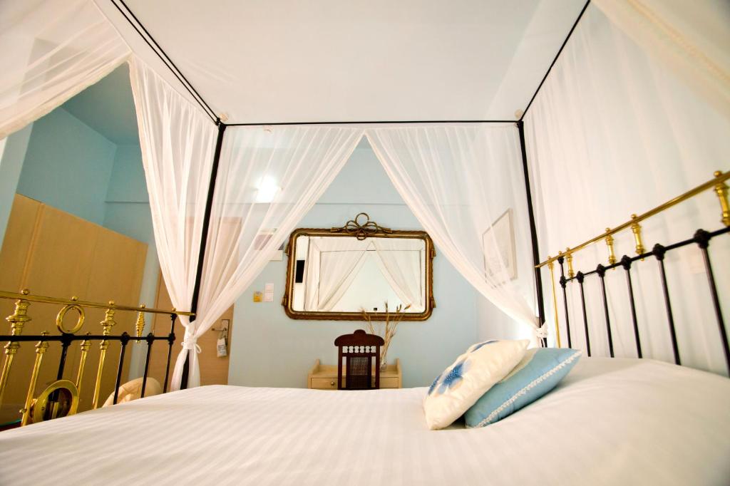 Postel nebo postele na pokoji v ubytování MasouriBlu Boutique Hotel