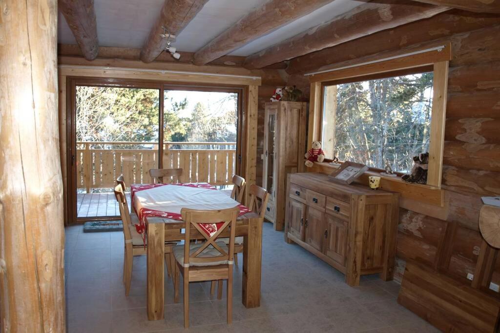 Gallery image of Chalet les SORBIERS, en rondins, classé 4****étoiles in Bolquere Pyrenees 2000