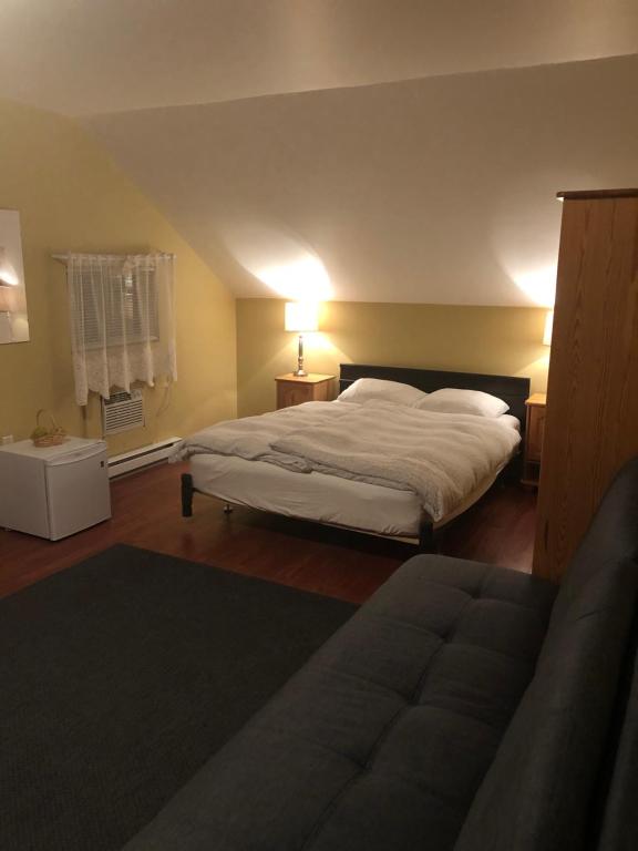 Postel nebo postele na pokoji v ubytování Crowsnest Vineyards Guesthouse