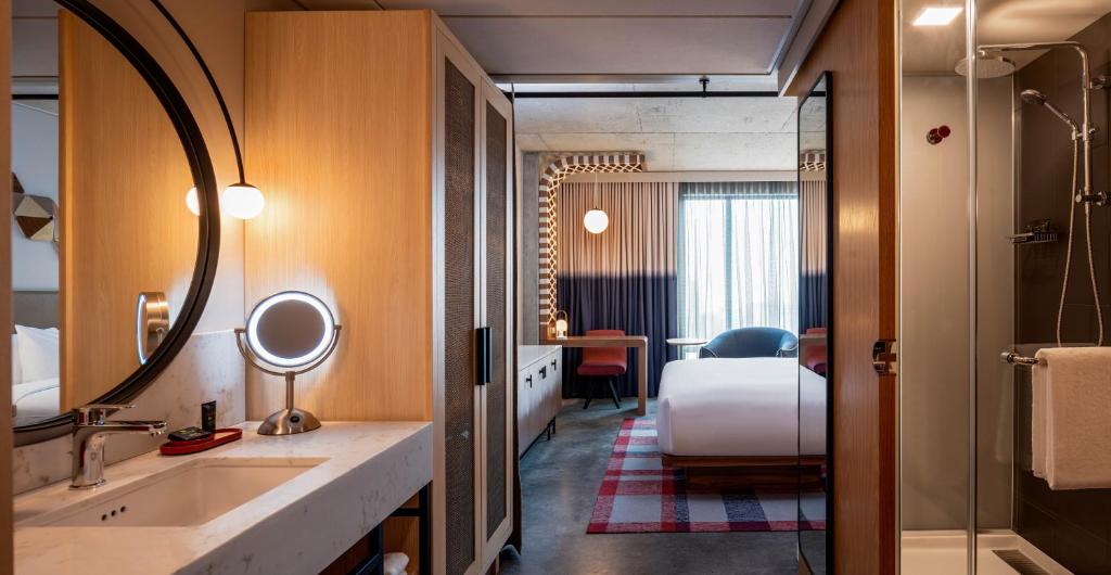 Hyatt Centric Downtown Portland - Zimmer Mit Kingsize-Bett Und Blick Auf West Hills