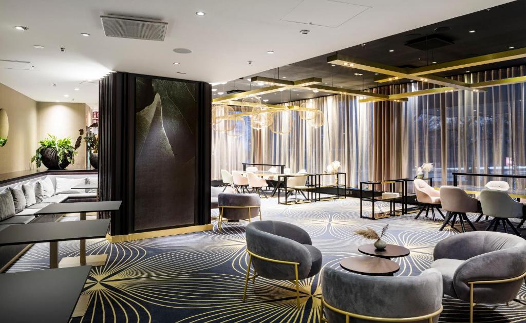 Posezení v ubytování Crowne Plaza Helsinki - Hesperia by IHG