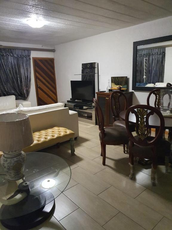 Very spacious 2 bedroom apartment in a perfect location of Sandton - Housity