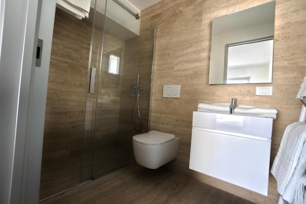 Koupelna v ubytov&aacute;n&iacute; Mont des Olives - Cap D&#39;ail- app7