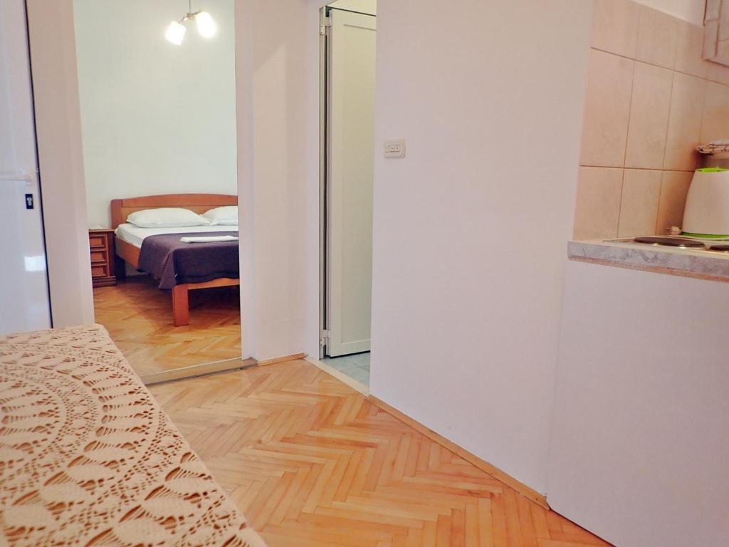 Posteľ alebo postele v izbe v ubytovaní Apartment in Starigrad-Paklenica 6861