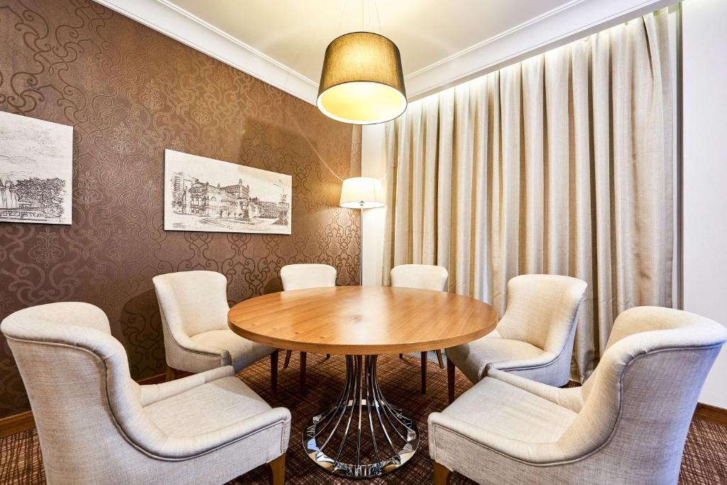 Posezení v ubytování Radisson Blu Hotel, Kyiv Podil City Centre
