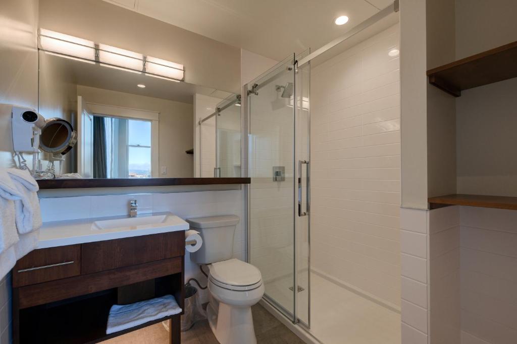 
King Suite with City View
