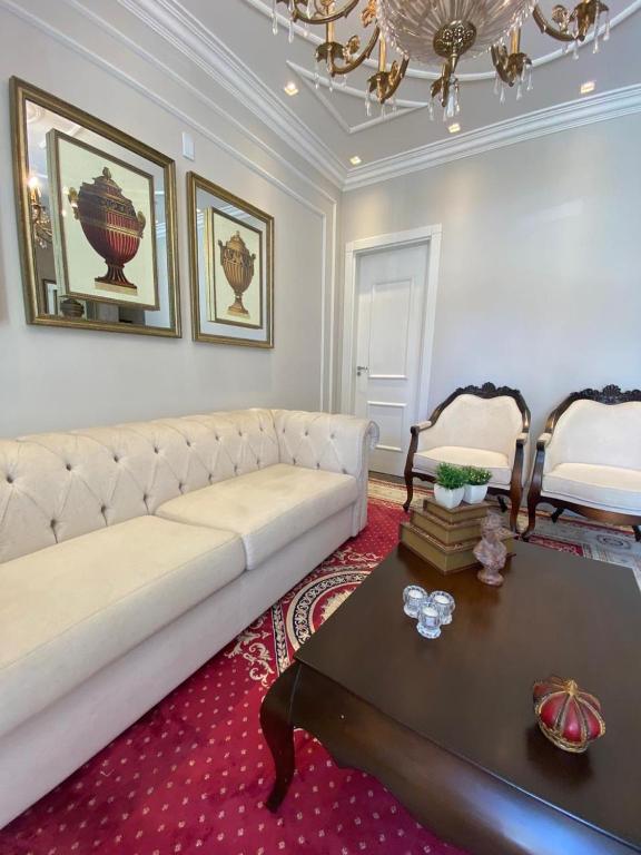  Apartamento Alto Padrão Estilo Louis XV próximo a praia