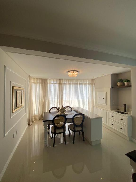  Apartamento Alto Padrão Estilo Louis XV próximo a praia