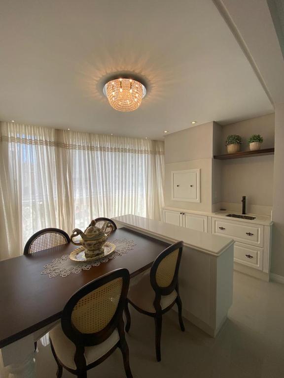  Apartamento Alto Padrão Estilo Louis XV próximo a praia