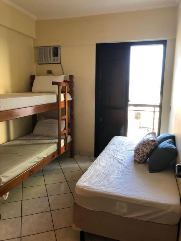  Enseada lindo apartamento com varanda