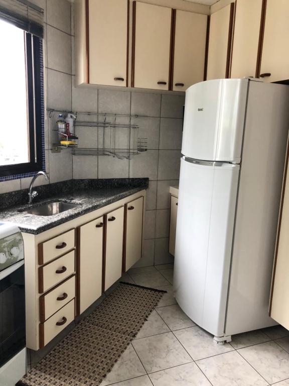  Enseada lindo apartamento com varanda