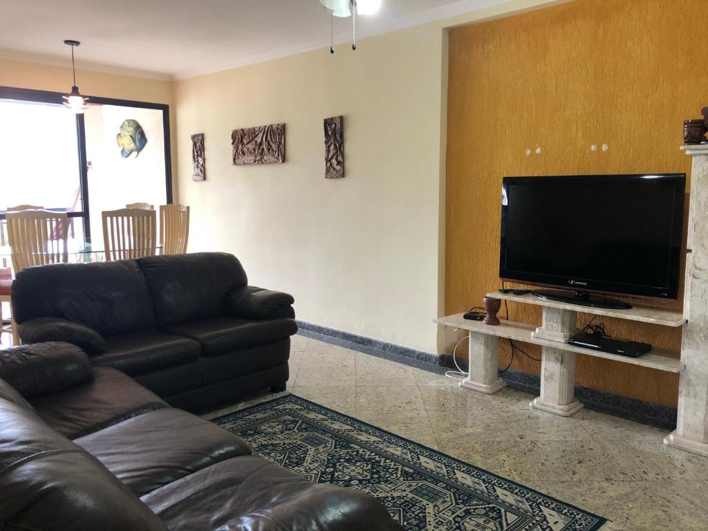  Enseada lindo apartamento com varanda