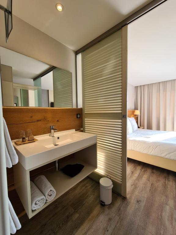 Postel nebo postele na pokoji v ubytování Maison Jenny Hotel Restaurant & Spa