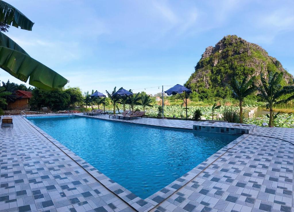 The swimming pool at or near Hàm Rồng Homestay Ninh Bình