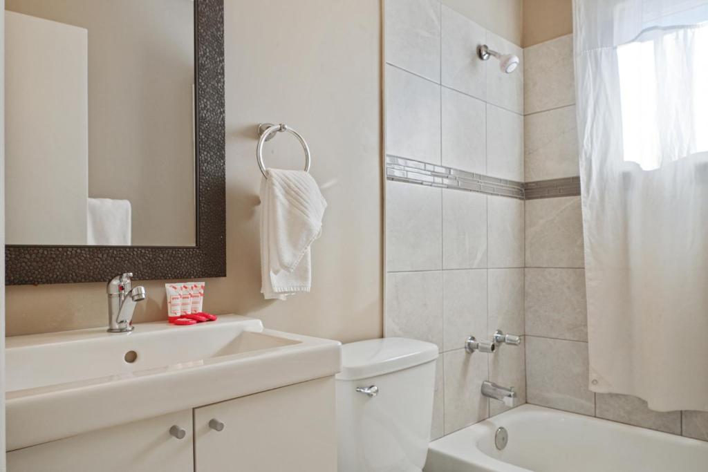 Koupelna v ubytování Hotel Bethel - Fort MacLeod, AB