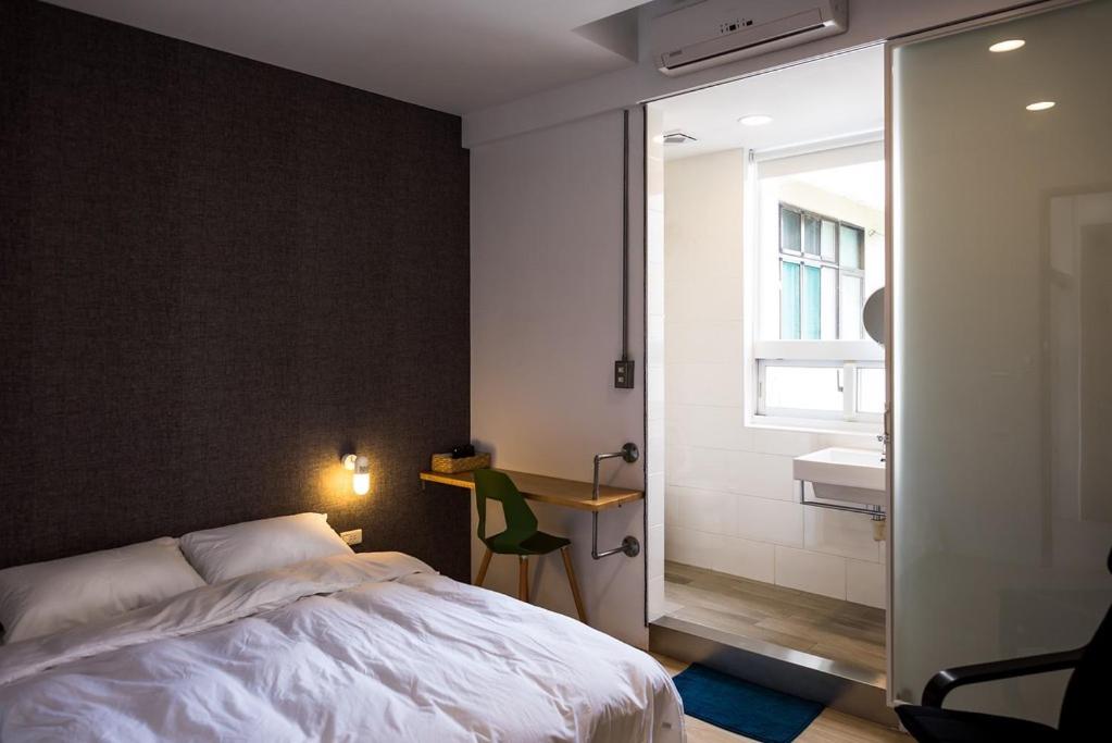 Postel nebo postele na pokoji v ubytování Tainan No 820