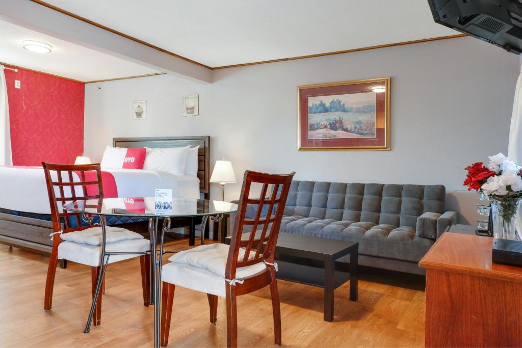 Posezení v ubytování Hotel Bethel - Fort MacLeod, AB
