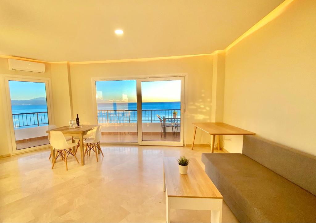 Apartamentos Turísticos Castillo del Vigia - Apartment With Sea View