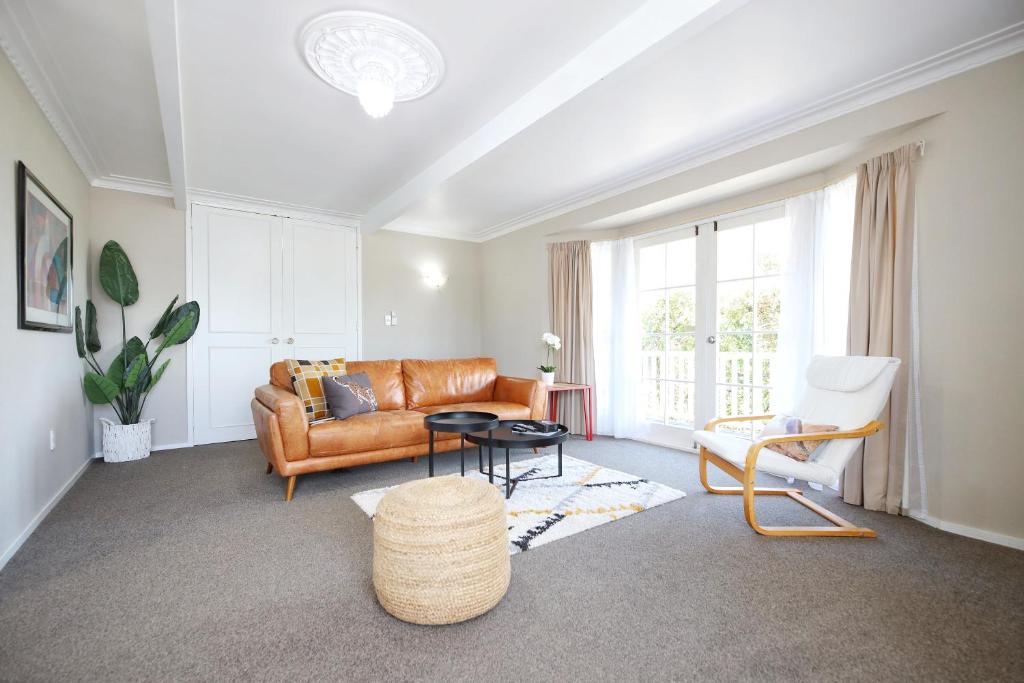 2mins to lakefront Family Retreat - Resim 12