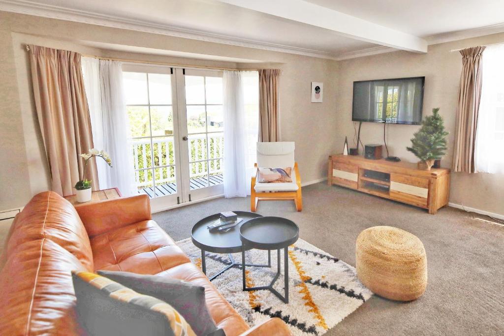 2mins to lakefront Family Retreat - Resim 5