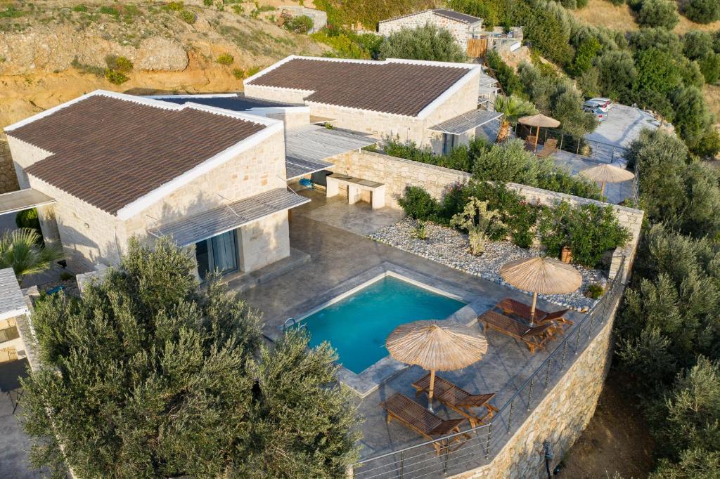 Bazén v ubytování Pyrgos Plakias nebo v jeho okolí